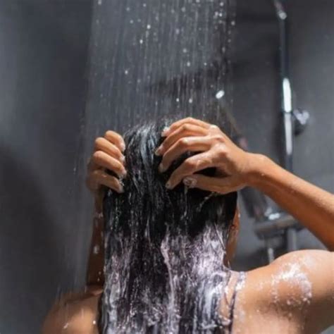Doctor explains why you should always shower at night instead of the morning