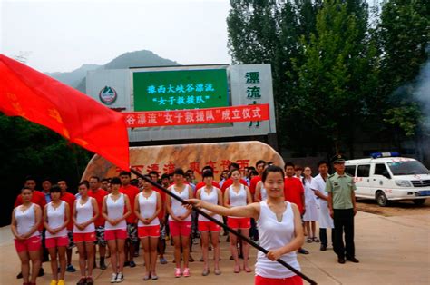 河南成立美女漂流救护队 可对游客“人工呼吸”-搜狐新闻