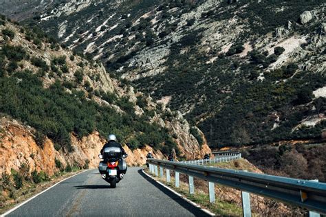 Die spektakulärsten Motorrad-Alpenpässe - Helmexpress Magazin