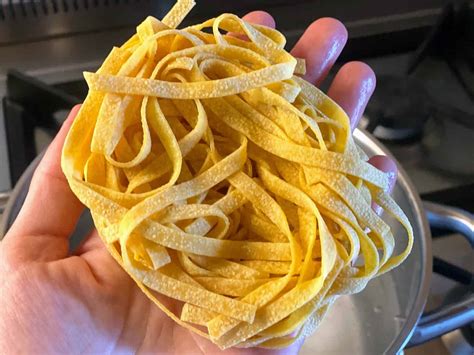 Linguine vs Fettuccine - The Similarities and Differences (Straight ...