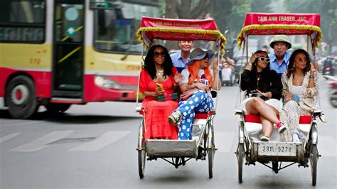 Watch Eat, Slay, Love | Peacock