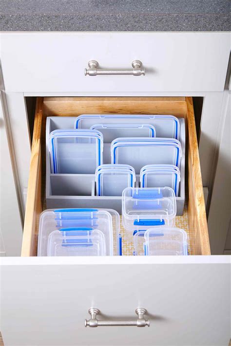Organizing Food Storage Containers 的图像结果