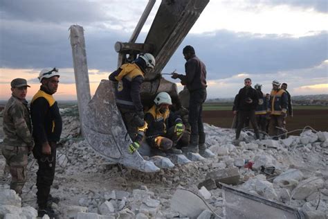 土耳其地震已致近8000人遇难 叙利亚废墟下仍埋数百个家庭_人数_当前的_危机