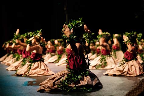 Hawaiian Hula Dancers