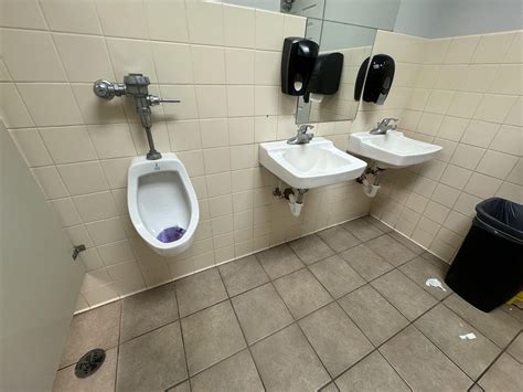 Heartland Antique Mall in Lebanon, MO : r/CommunalUrinals