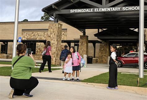 PHOTOS: Springdale Elementary welcomes students on first day of school ...