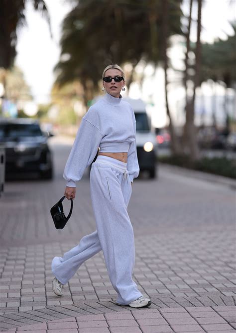 How To Style Sweatpants: 10 Ways to Dress Them Up and Down | Teen Vogue