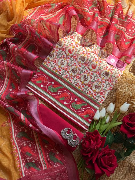 Cambric cotton Patola print suit set with highlighting and linen dupat