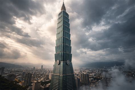 How much did Netflix pay Alex Honnold to free solo climb the 508-meter ...