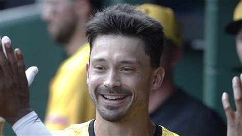 Bryan Reynolds' Homer Sparks Big Night For Pirates' Offense in 9-5 Win ...