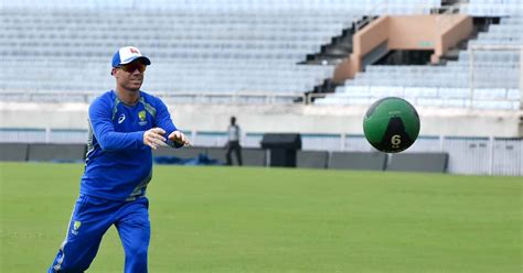 David Warner suffers neck injury during practice ahead of first Ashes Test