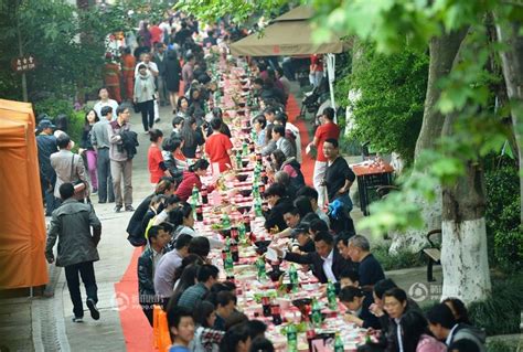 高清：杭州拱墅运河美食节 450米“全牛宴流水席”亮相杭州 | 氧分子网