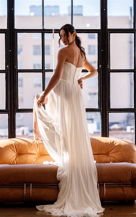 Avalon Dress: Effortlessly Stunning Boho Bridal Elegance