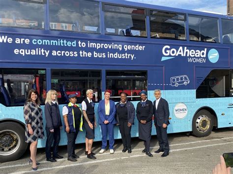 Local Train Ladies Coach 的图像结果