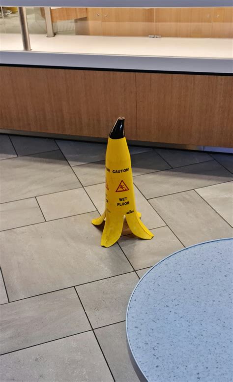 Banana wet floor sign. : r/mildyinteresting