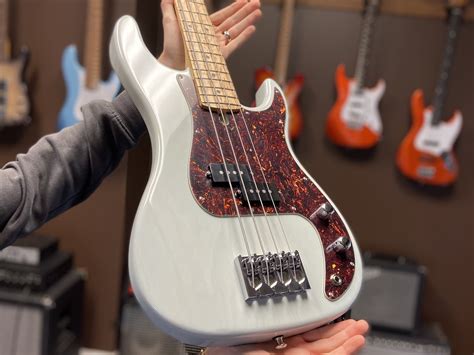 Basses — Mike Lull Custom Guitars