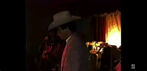 Chalino Sanchez reading the death note handed to him by an audience ...