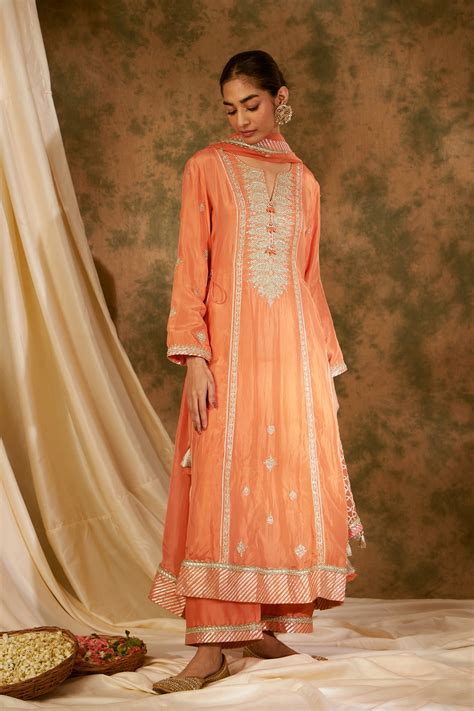 Nakshi Side Tie-Up Kurta with Straight Pants – Simar Dugal