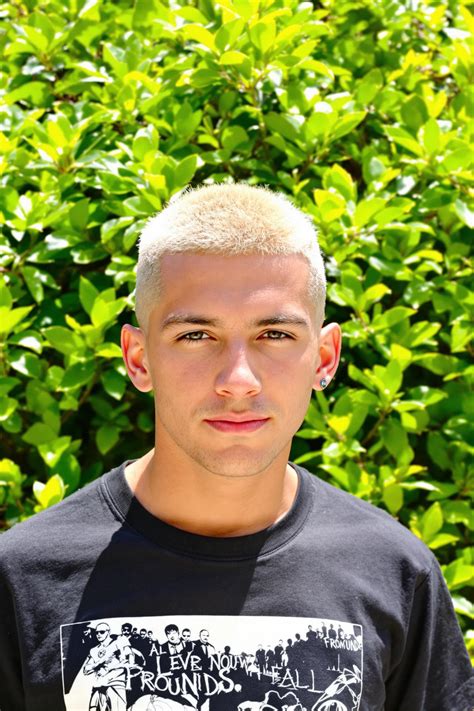 10 Eyecatching Buzz Cuts For A Bold Look