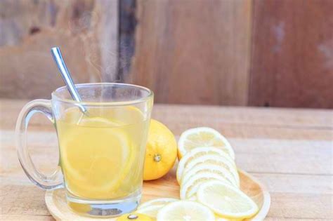 manfaat air lemon hangat di pagi hari