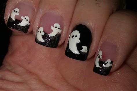 Ghosts!! | Nail art diy, Fall halloween crafts, Halloween crafts