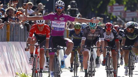 Fernando Gaviria claims fourth Giro d'Italia stage, Tom Dumoulin leads ...