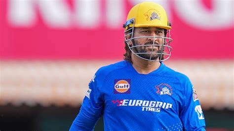 MS Dhoni casts vote in Ranchi with wife Sakshi as fans go wild in ...