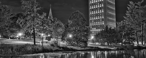 Download wallpaper 2560x1024 building, river, night, shore, dark ...