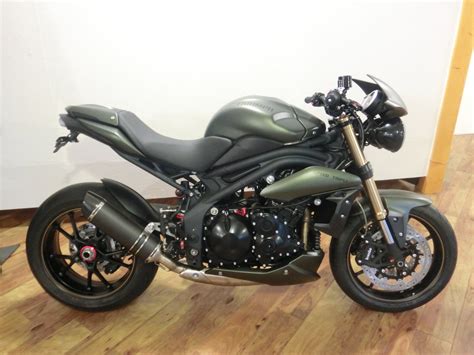 Details zum Custom-Bike Triumph Speed Triple 1050 Matt Khaki Green des Händlers Triumph Dortmund