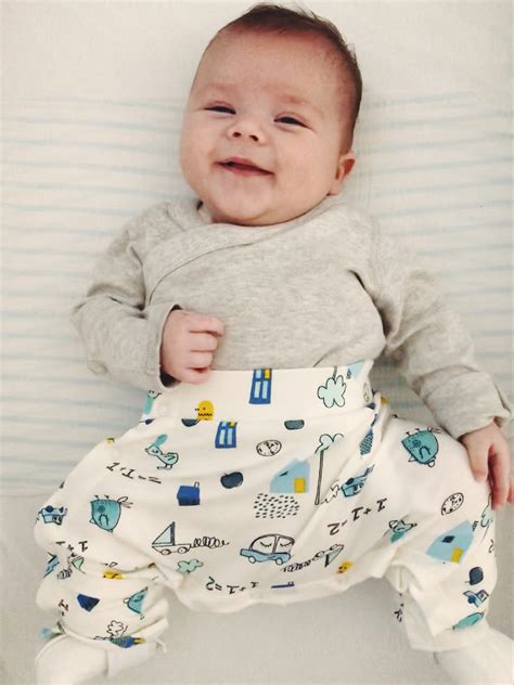 Our hip dysplasia journey- from double nappies to the Pavlik harness ...