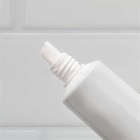 Close Up Toothpaste Tube 的图像结果