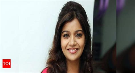 Swathi Reddy gets a pat from London Babulu maker Maruthi | Telugu Movie ...