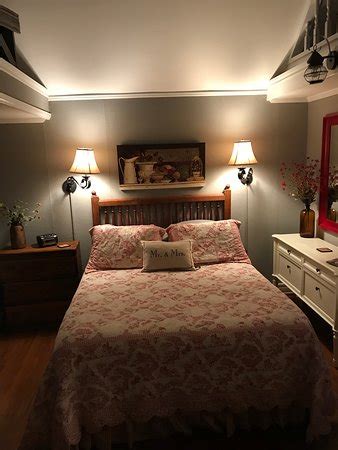 Heart of the Hills Inn & Cottage Kitchenettes: Pictures & Reviews ...