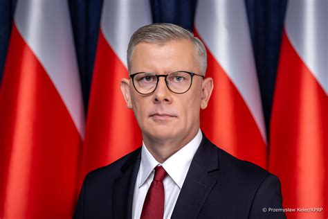 https://www.prezydent.pl/storage/image/core_files/2025/8/8/0a1ec5c51a564ba43013c211c236cd2d/jpg/prezydent/preview/001_Minister_Slawomir_Cenckiewicz_20250807_Studio%20Session-125-1.jpg