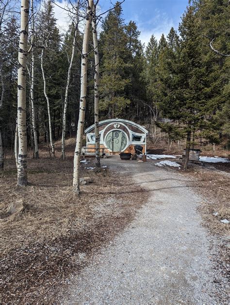 CHARMED RESORTS (Blairmore, Alberta) - Lodging Reviews & Photos ...