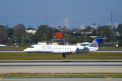 United Express Bombardier CRJ-200 — Officer Wayfinder