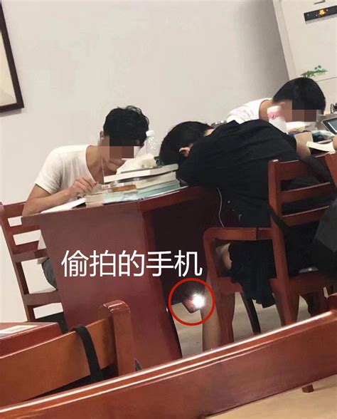 西南某高校一男同学偷拍女生裙底，警方介入调查__凤凰网