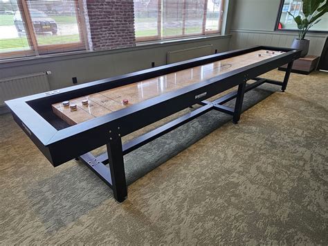 American Shuffleboard 16ft – Large table for competitions.