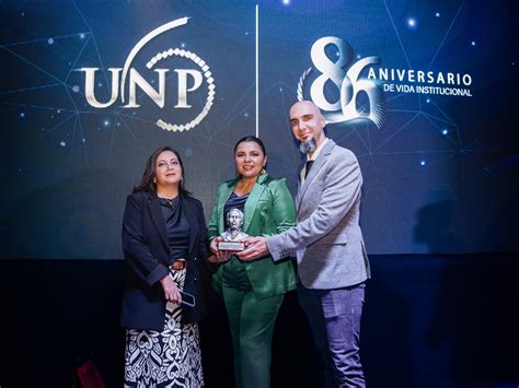 : Unión Nacional de Periodistas del Ecuador otorgó el Premio Nacional ...