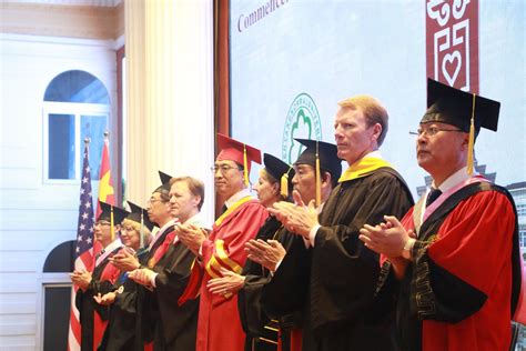 国际商学院举办2018届美方单学位及中美双学位授予典礼