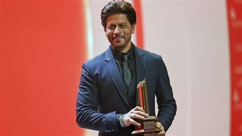 Shah Rukh Khan receives award at SIBF 2022, reveals if he's nervous for ...