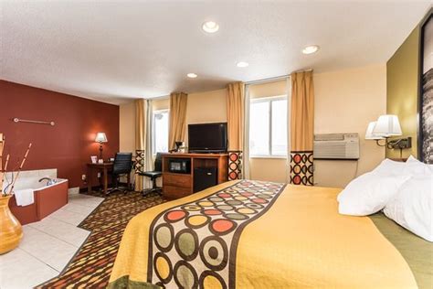 SUPER 8 BY WYNDHAM GRAND FORKS - Motel Reviews & Photos - Tripadvisor