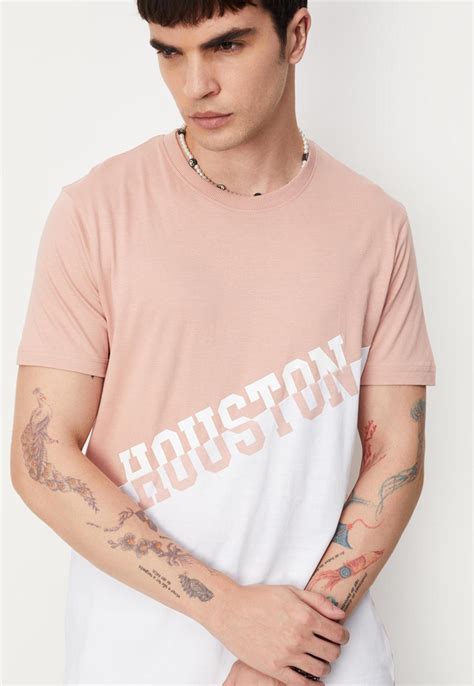 Buy Men Colourblocked Slim Fit T-shirt Online at just Rs. 599.0 ...