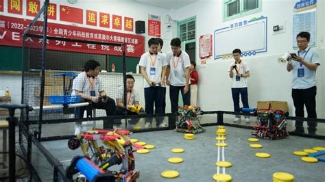 第三届中国“互联网+”大学生创新创业大赛高校创新创业教育成果展开展