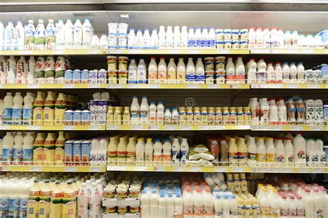 乳制品 编辑类库存图片. 图片 包括有 超级市场, 食物, 牛奶店, 被装瓶的, 购物, 营养, 副食品 - 39573519