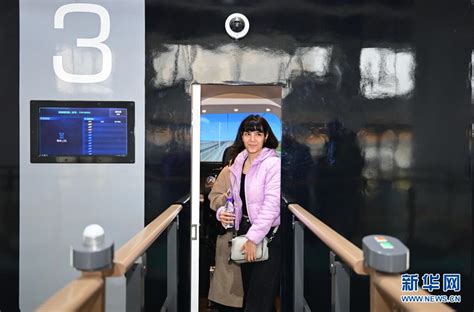 西安：留学生感受现代化中国铁路-新华网