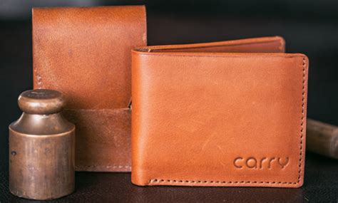 World of Leather – Carry