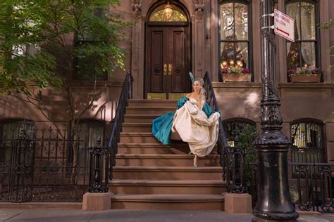 The real owner of Carrie Bradshaw’s West Village apartment stoop has ...