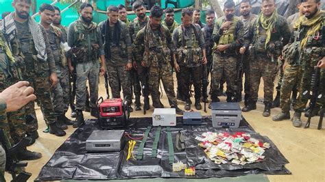 पहाड़ियों के बीच नक्सलियों का सीक्रेट ठिकाना, सुरक्षाबलों ने 42 लोहे और ...