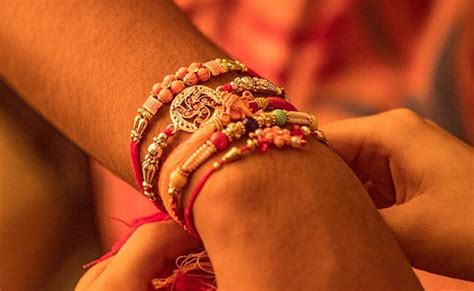 रक्षाबंधन 2019: इस बार अपने भाई के लिए इन राखियों में से चुनें बेस्ट ...